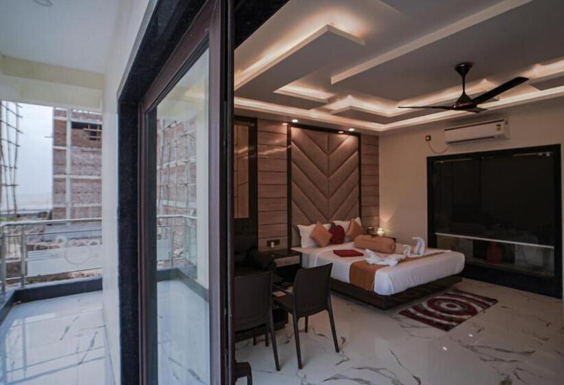 带大床的豪华间, Royal Gitanjali Resorts And Spa