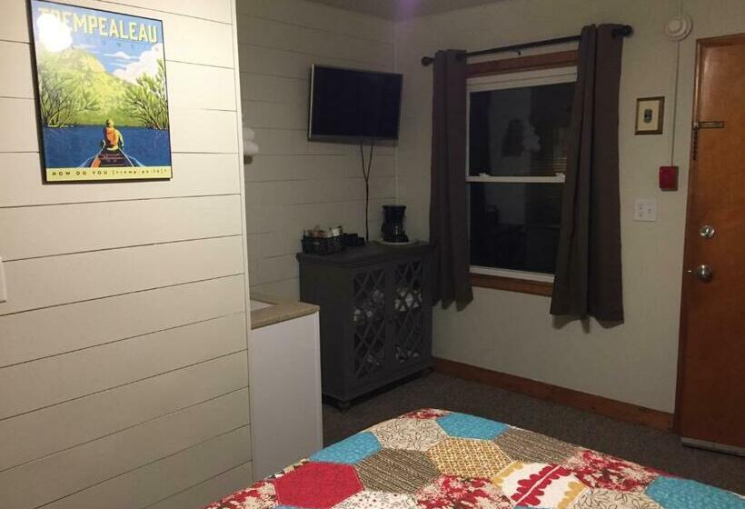 ‫غرفة فردية مزودة بتراس, Little Bluff Inn