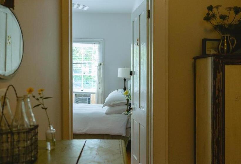 ガーデンビュースタンダードルーム, The North Branch Inn