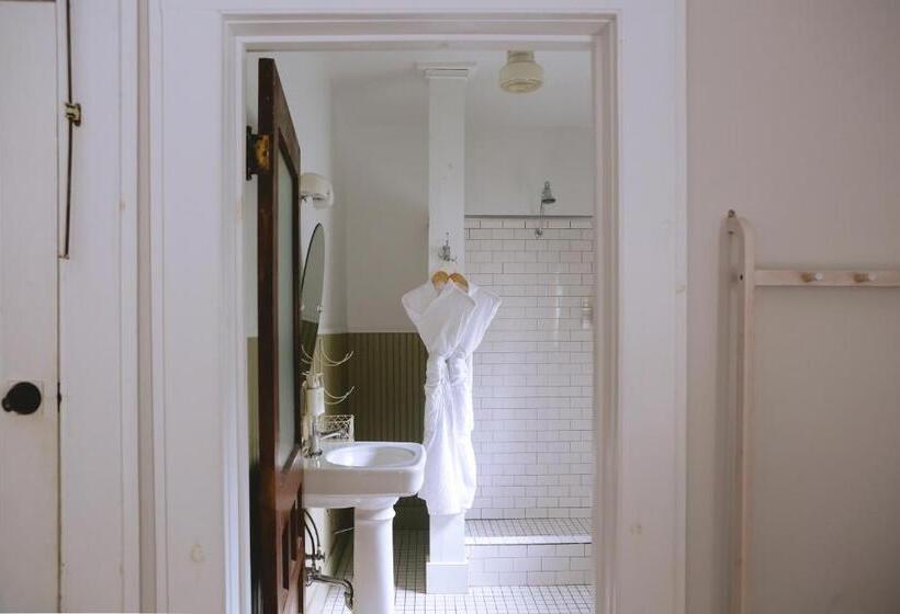 ガーデンビュースタンダードルーム, The North Branch Inn