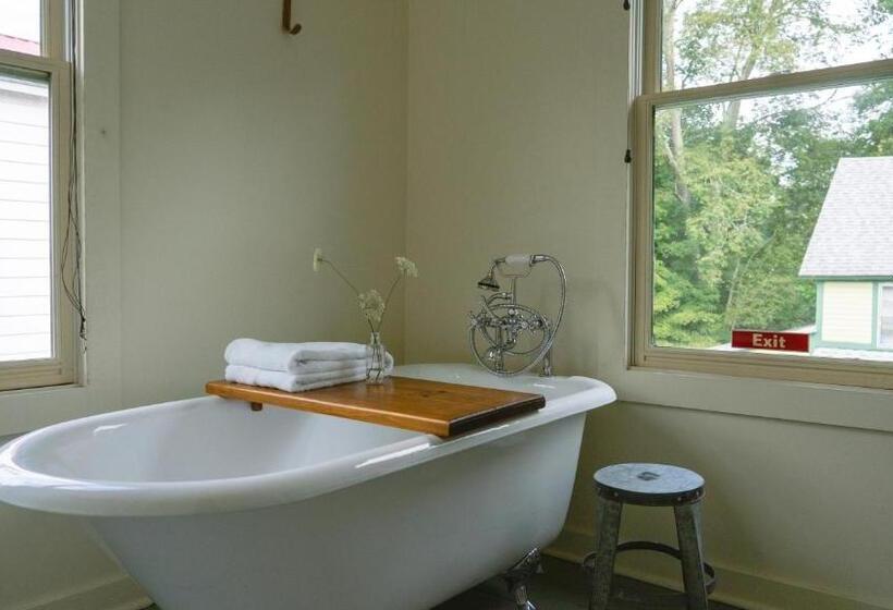 キングサイズベッドのデラックスルーム, The North Branch Inn