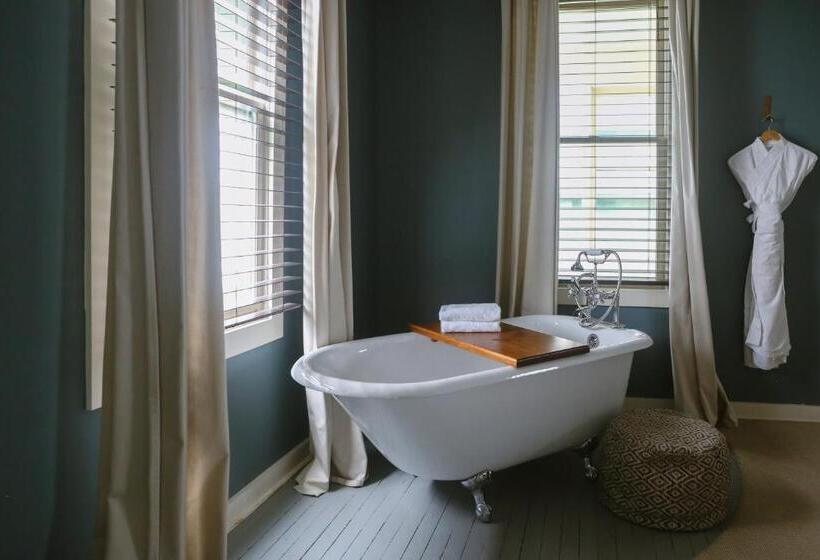 キングサイズベッドのデラックスルーム, The North Branch Inn