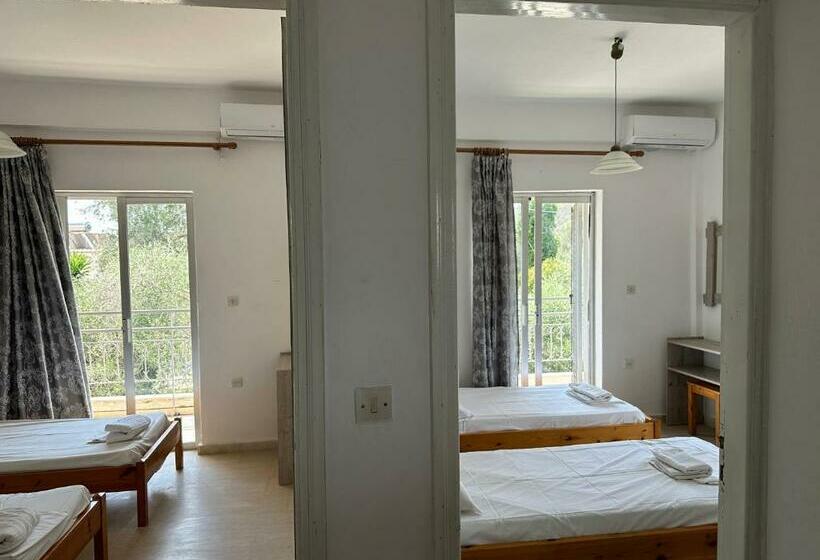 スタンダード4人部屋, Full House Kavos