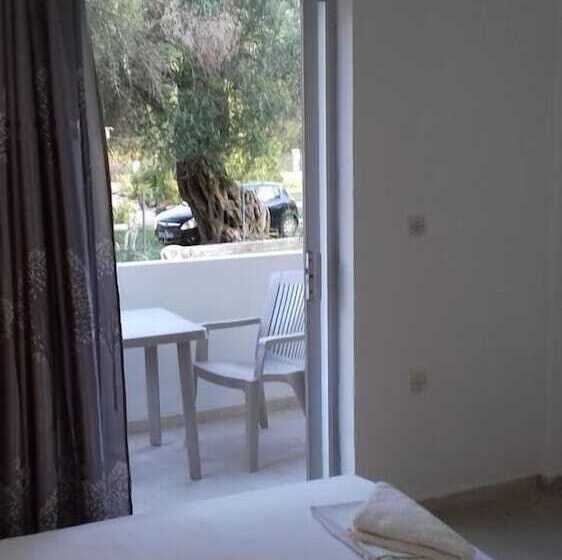 スタンダードルーム, Full House Kavos