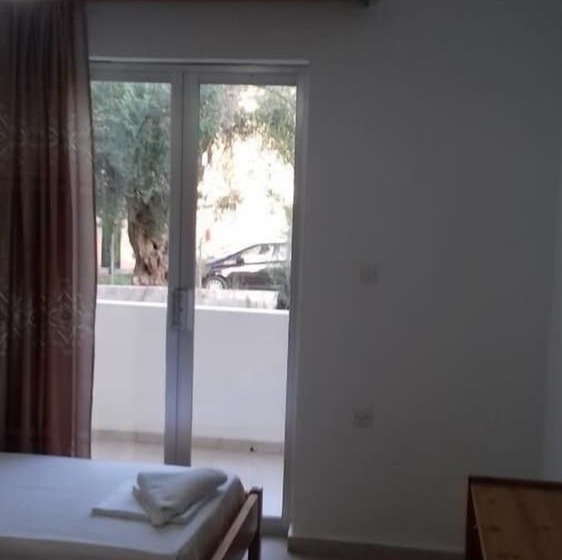 スタンダード4人部屋, Full House Kavos