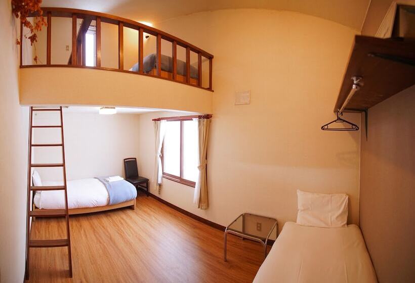 غرفة قياسية ثلاثية, Annupuri Mountain View Lodge