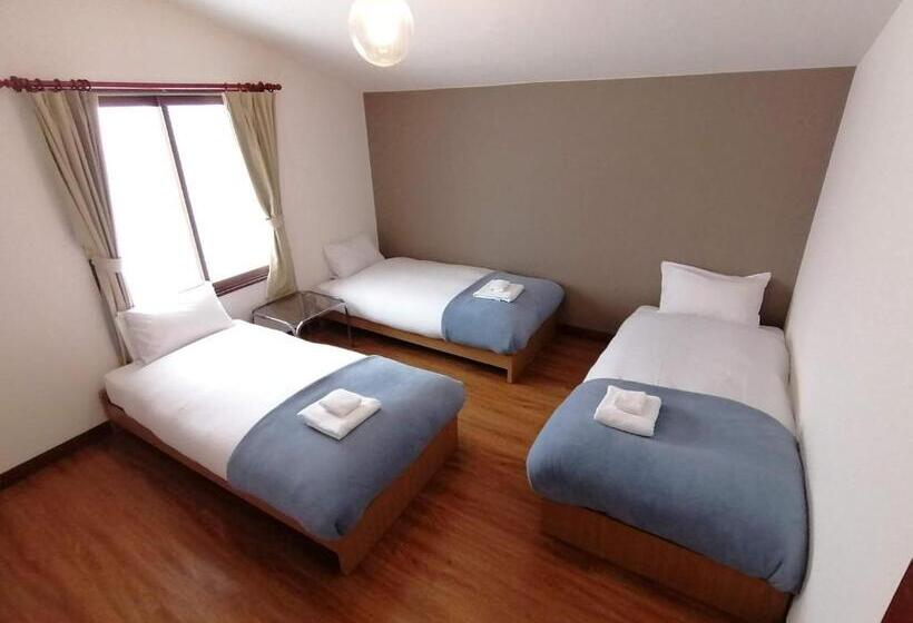 غرفة قياسية ثلاثية, Annupuri Mountain View Lodge