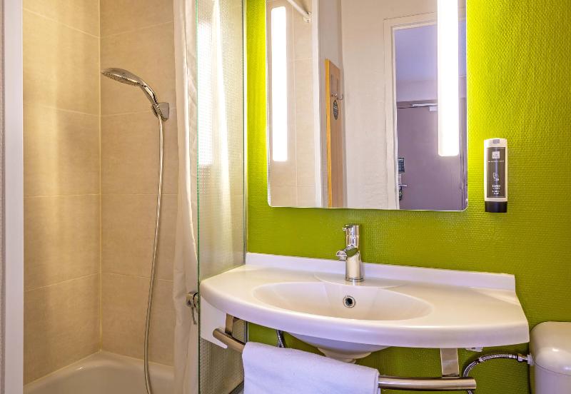 Номер Стандарт Трехместный, B&b Hotel Brest Kergaradec Aéroport