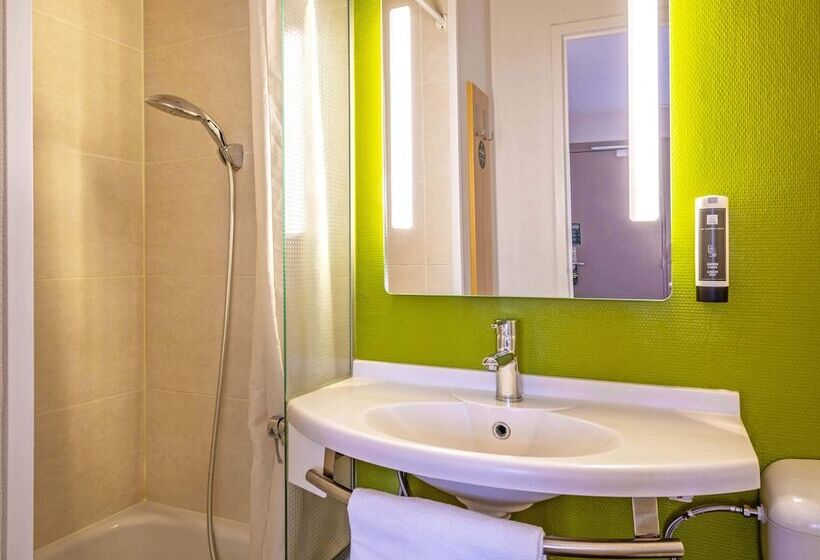 חדר סטנדרט לשלושה, B&b Hotel Brest Kergaradec Aéroport