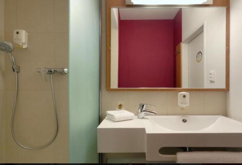 Четырехместный Номер Стандарт, B&b Hotel Paris Romainville Noisy Le Sec