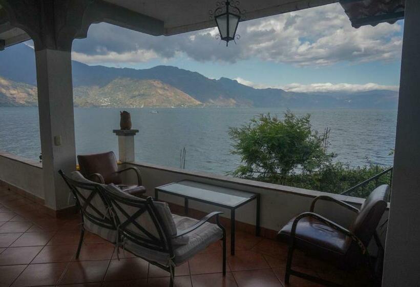 اتاق استاندارد با چشمانداز دریاچه, Mikaso