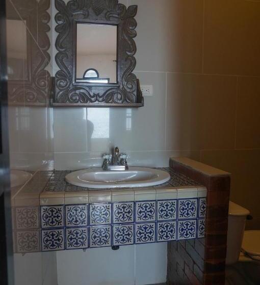 اتاق اجرایی, Mikaso