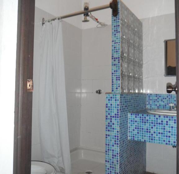 اتاق استاندارد سه نفره, Mikaso