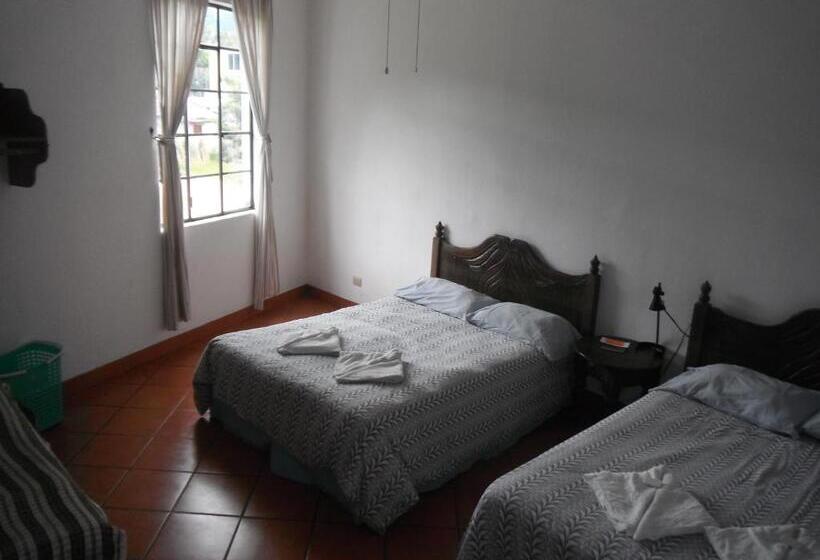 اتاق استاندارد چهار تخته, Mikaso