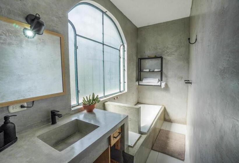 1 Bedroom Apartment Lake View, Mikaso