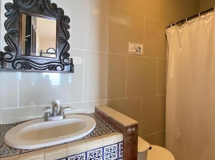 اتاق استاندارد با چشمانداز دریاچه, Mikaso