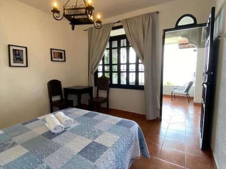 اتاق استاندارد با چشمانداز دریاچه, Mikaso