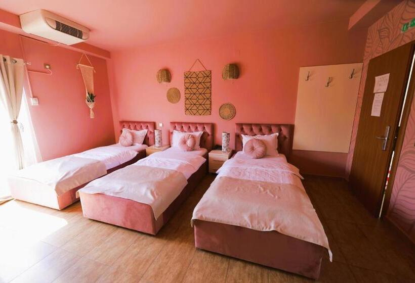 اتاق استاندارد سه نفره, Pamela Concept