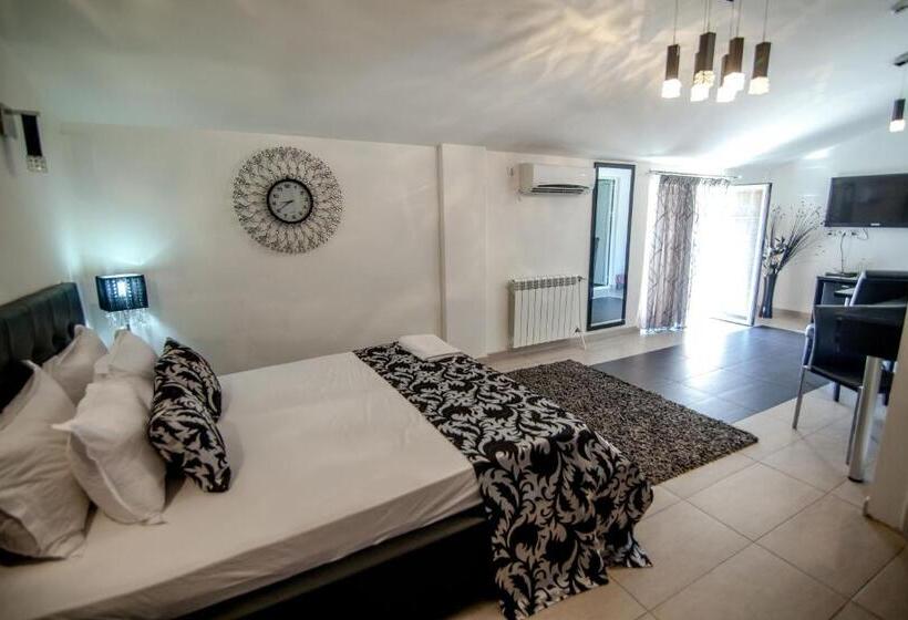 اتاق استاندارد با وان آب گرم, Pamela Concept