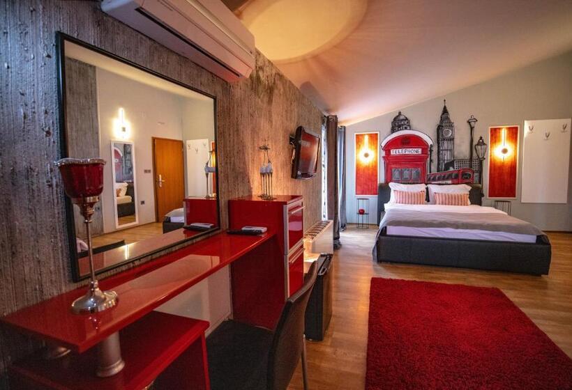 اتاق خانوادگی, Pamela Concept