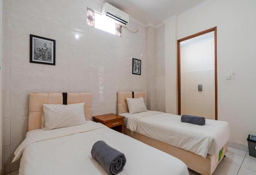 Pokój Rodzinny, Pondok Anyar