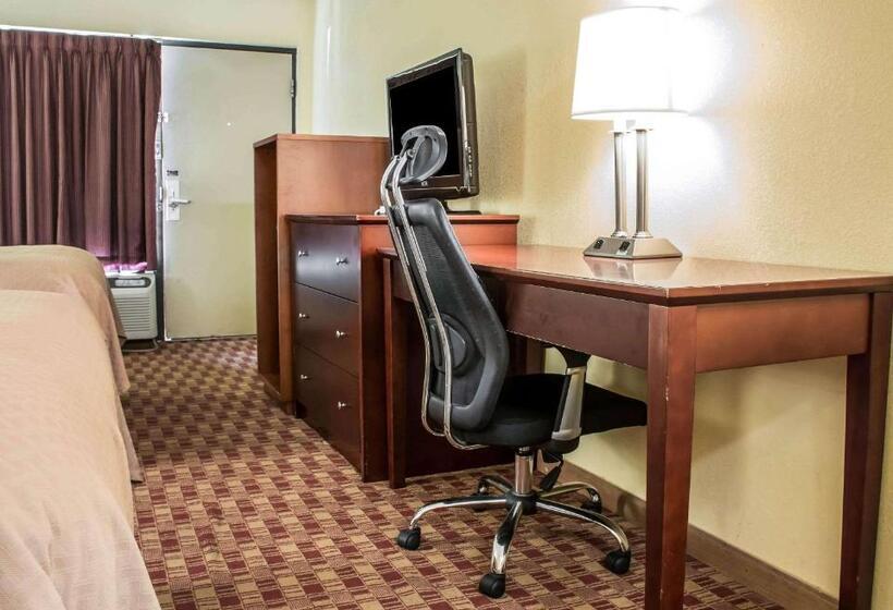 带2个双人床的标准工作室, Quality Inn