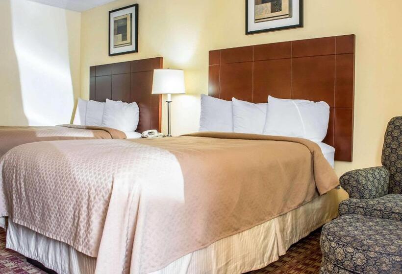 带2个双人床的标准工作室, Quality Inn