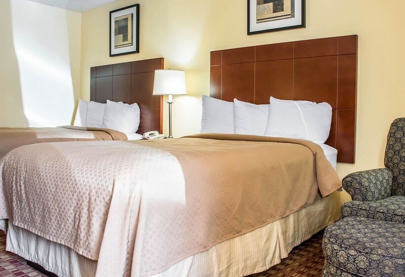 带2个双人床的标准工作室, Quality Inn