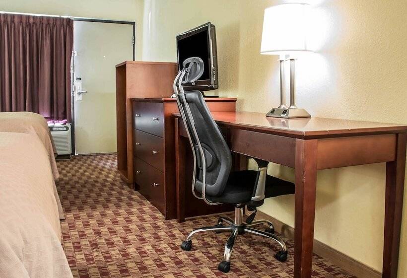 带2个双人床的标准工作室, Quality Inn