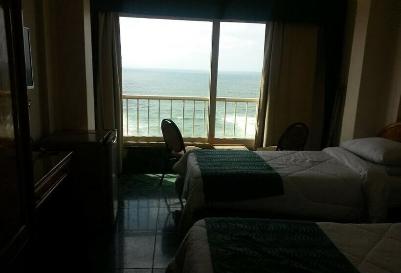 اتاق لوکس یک تخته, Royal Crown Hotel عائلات فقط