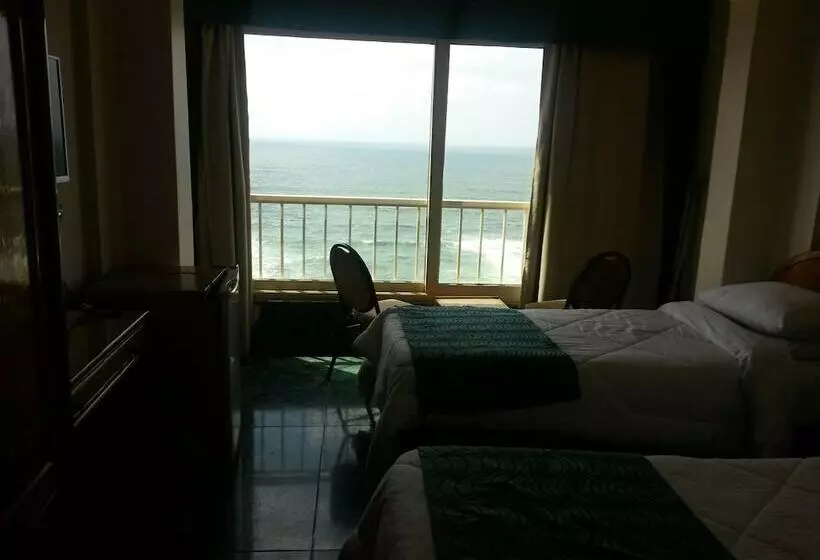 اتاق لوکس یک تخته, Royal Crown Hotel عائلات فقط