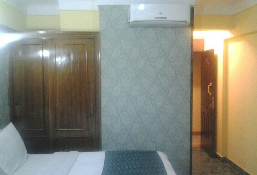 اتاق لوکس یک تخته, Royal Crown Hotel عائلات فقط