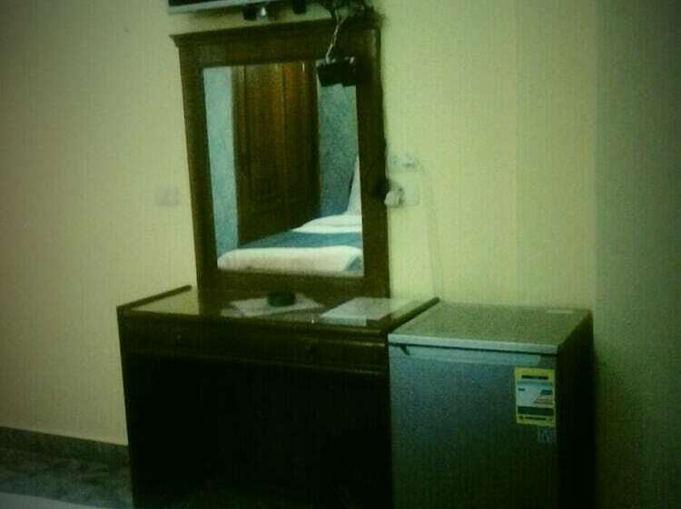 اتاق لوکس یک تخته, Royal Crown Hotel عائلات فقط