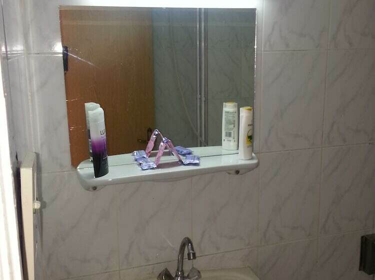 اتاق لوکس یک تخته, Royal Crown Hotel عائلات فقط