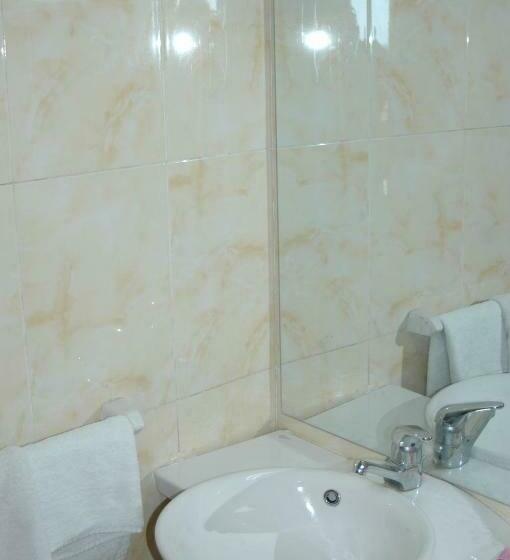 اتاق لوکس با چشمانداز دریا, Royal Crown Hotel عائلات فقط