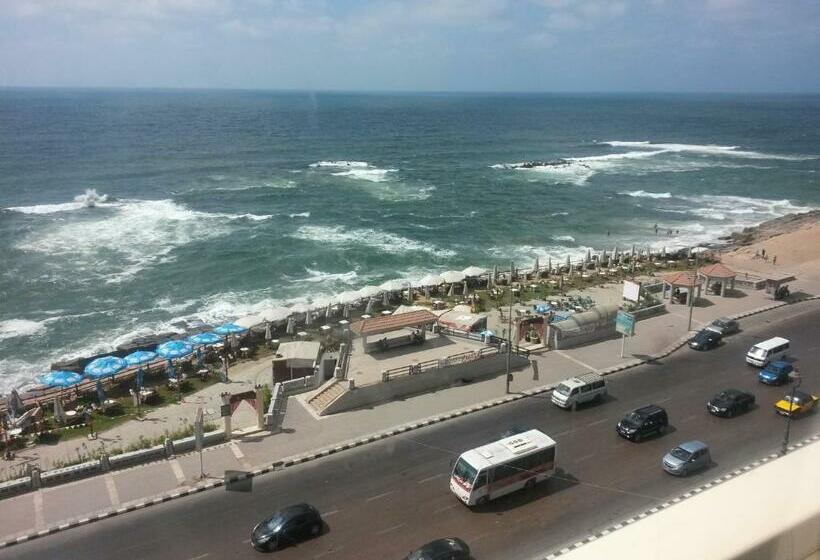 اتاق لوکس با چشم‌انداز دریا, Royal Crown Hotel عائلات فقط