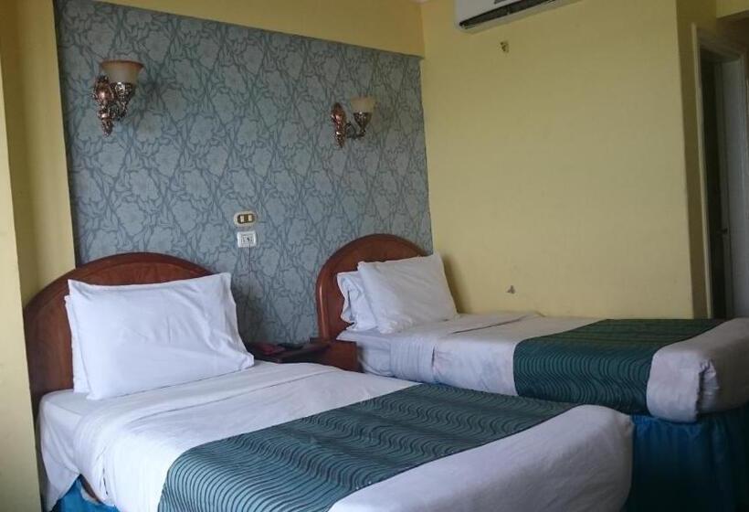 اتاق لوکس با چشمانداز دریا, Royal Crown Hotel عائلات فقط