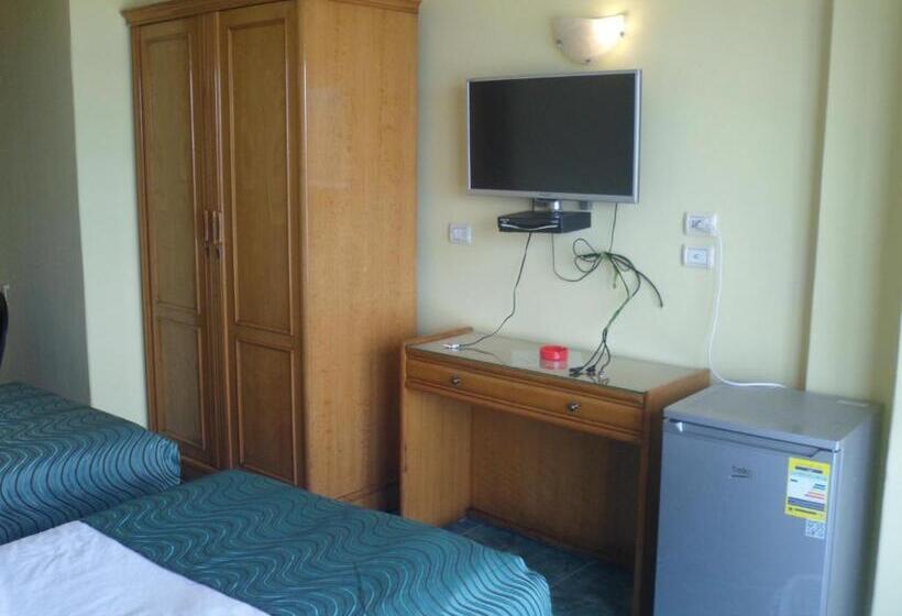 Triple Room Sea View, Royal Crown Hotel عائلات فقط