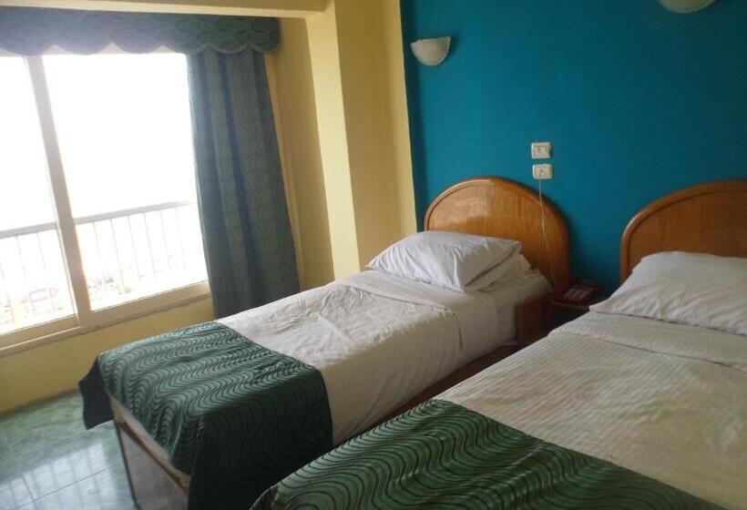Triple Room Sea View, Royal Crown Hotel عائلات فقط