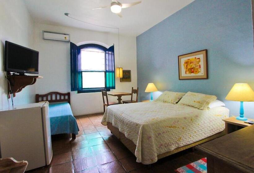 غرفة قياسية ثلاثية, Solar Das águas Cantantes