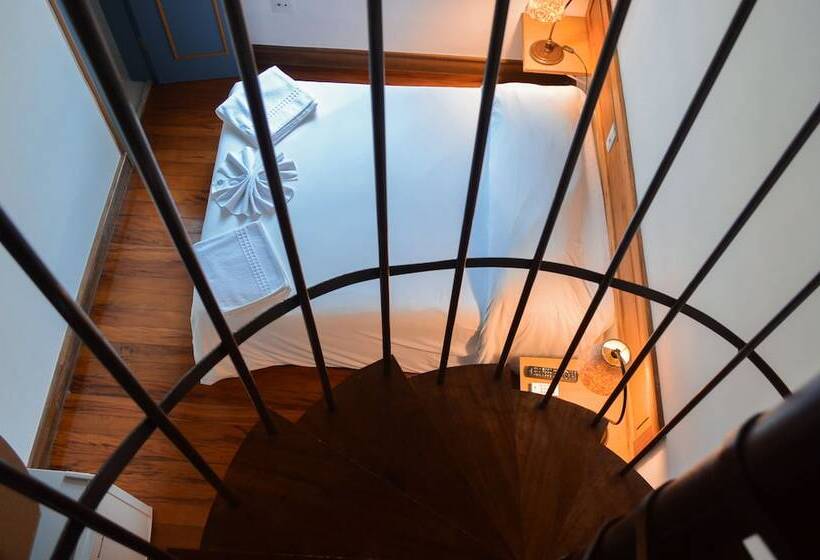 חדר דלוקס לארבעה, Solar De Maria