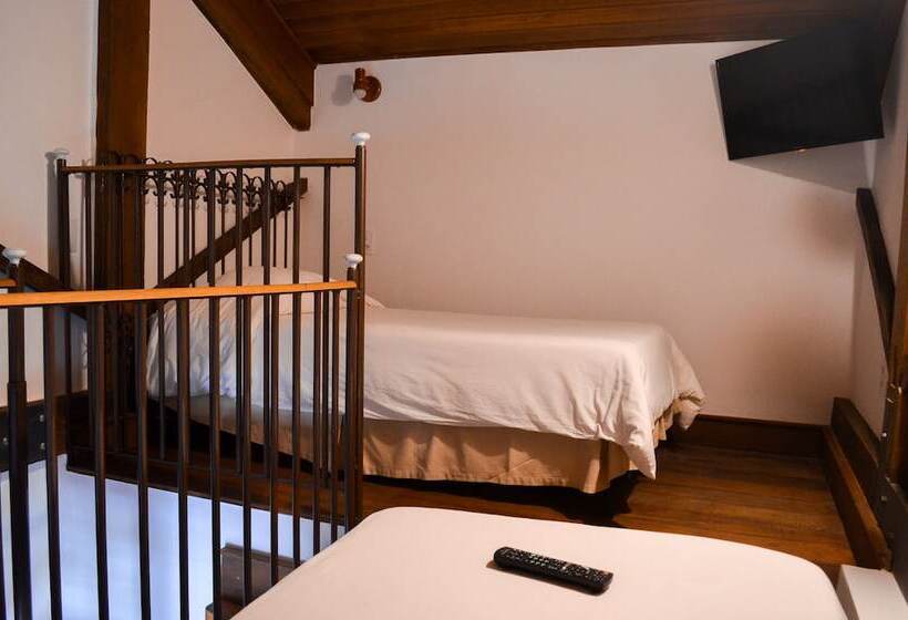 חדר דלוקס לארבעה, Solar De Maria