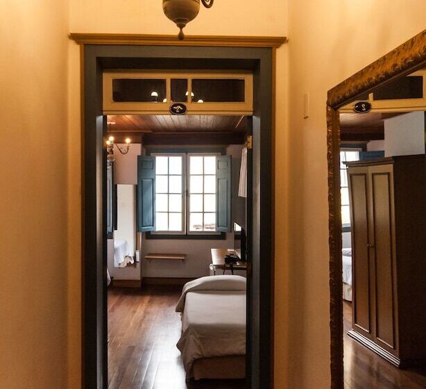 חדר סופריור לשלושה, Solar De Maria