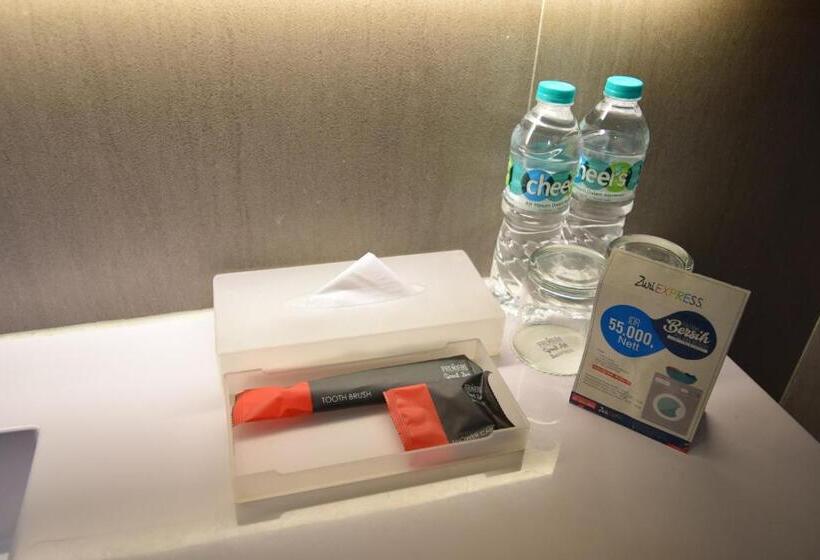 Quarto Estandar, Zuri Express Mangga Dua