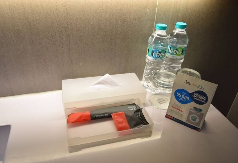 Quarto Estandar, Zuri Express Mangga Dua