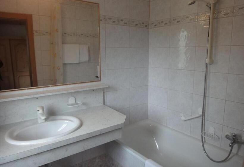 Номер Стандарт с Балконом, Kaiserhotel Neuwirt