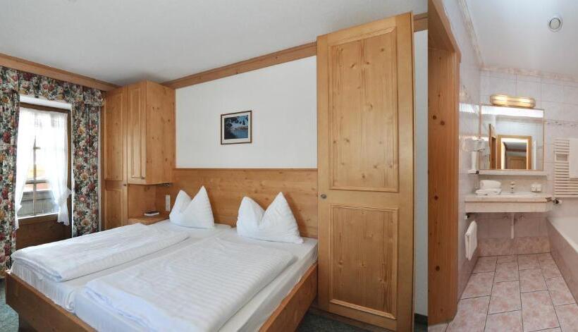 Номер Стандарт Индивидуальный с Балконом, Kaiserhotel Neuwirt