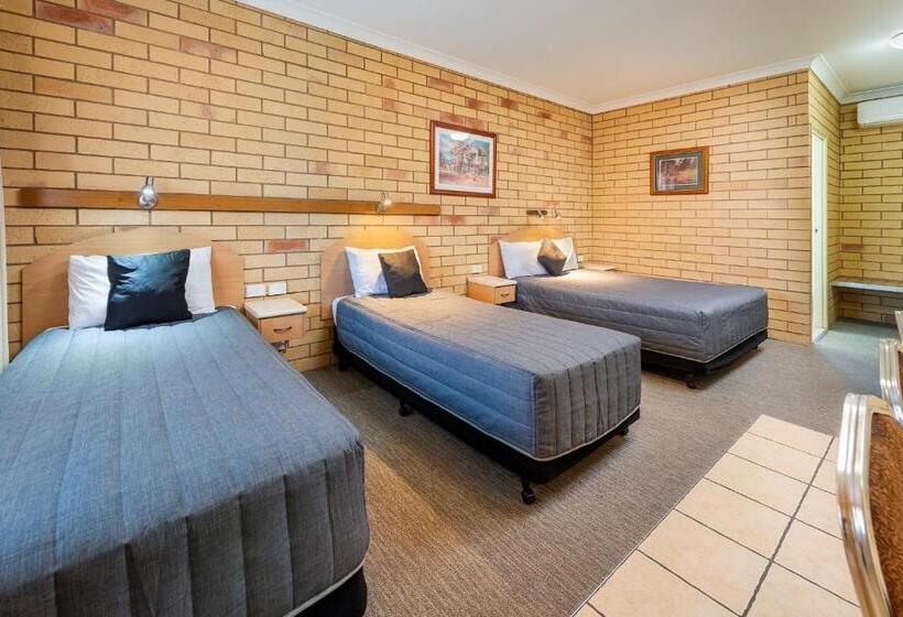 اتاق خانوادگی, Roma Mid Town Motor Inn