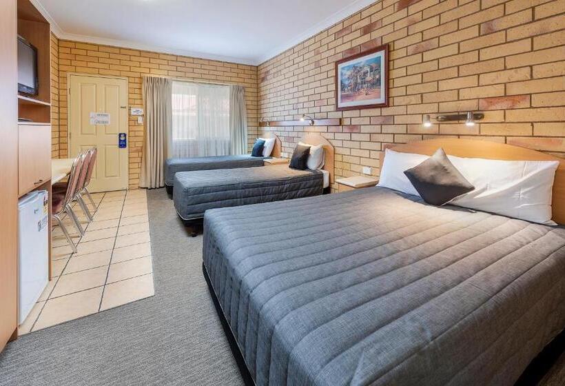 اتاق خانوادگی, Roma Mid Town Motor Inn