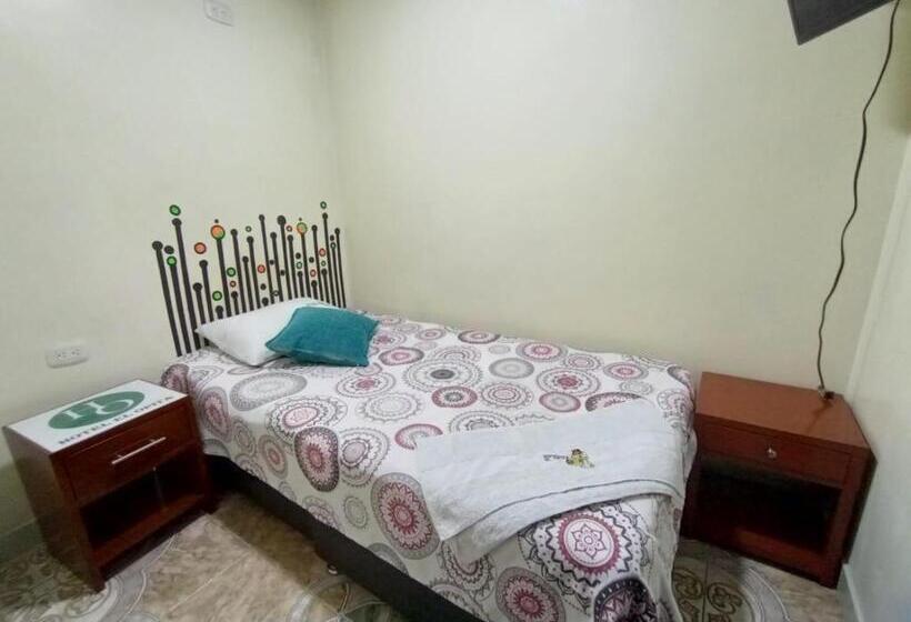 스탠다드 싱글 룸 공동욕실, El Opita